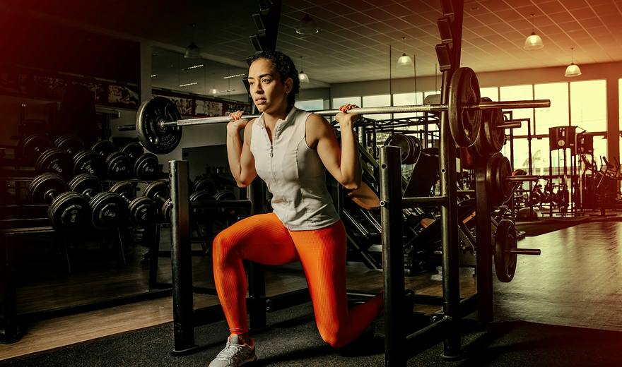 Woman training lunges in a gym